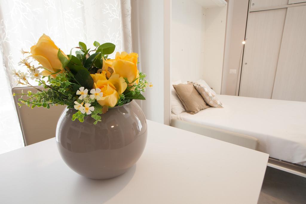 Bovio Prestige Apartments Наполи Екстериор снимка