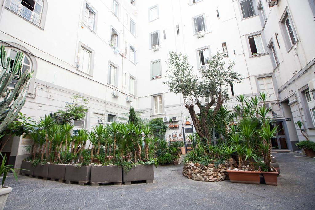 Bovio Prestige Apartments Наполи Екстериор снимка